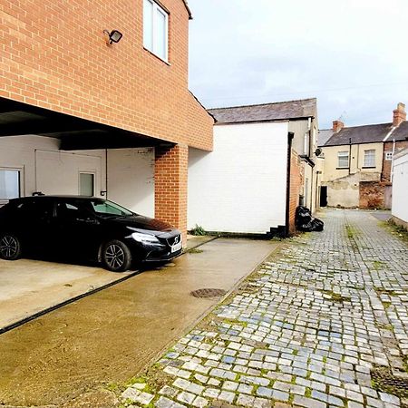 Apartment 1 Exquisite Two King Bedroom With En Suites - Close To The Town Centre, Rail, Airport And Theatre Darlington  Extérieur photo