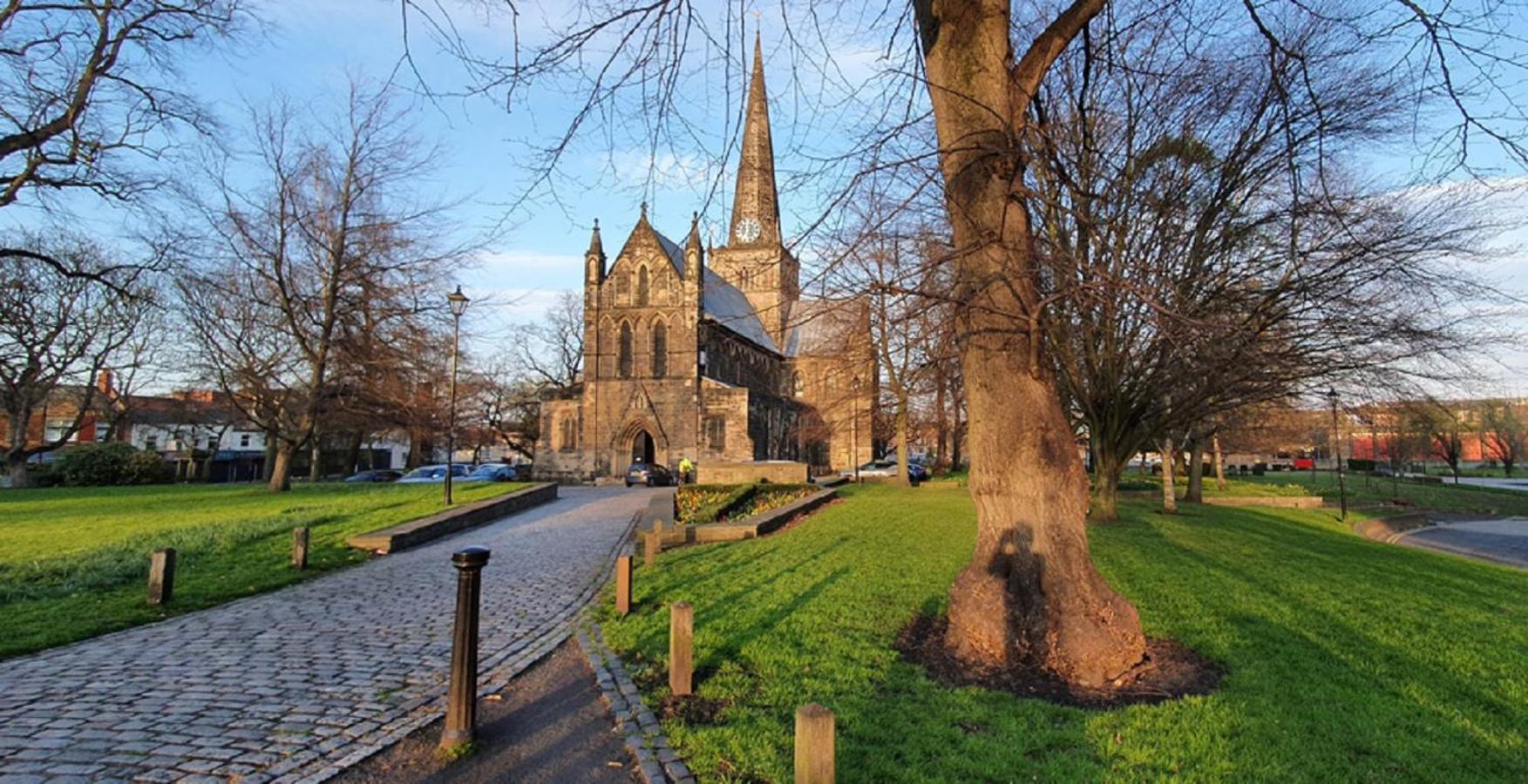 Apartment 1 Exquisite Two King Bedroom With En Suites - Close To The Town Centre, Rail, Airport And Theatre Darlington  Extérieur photo