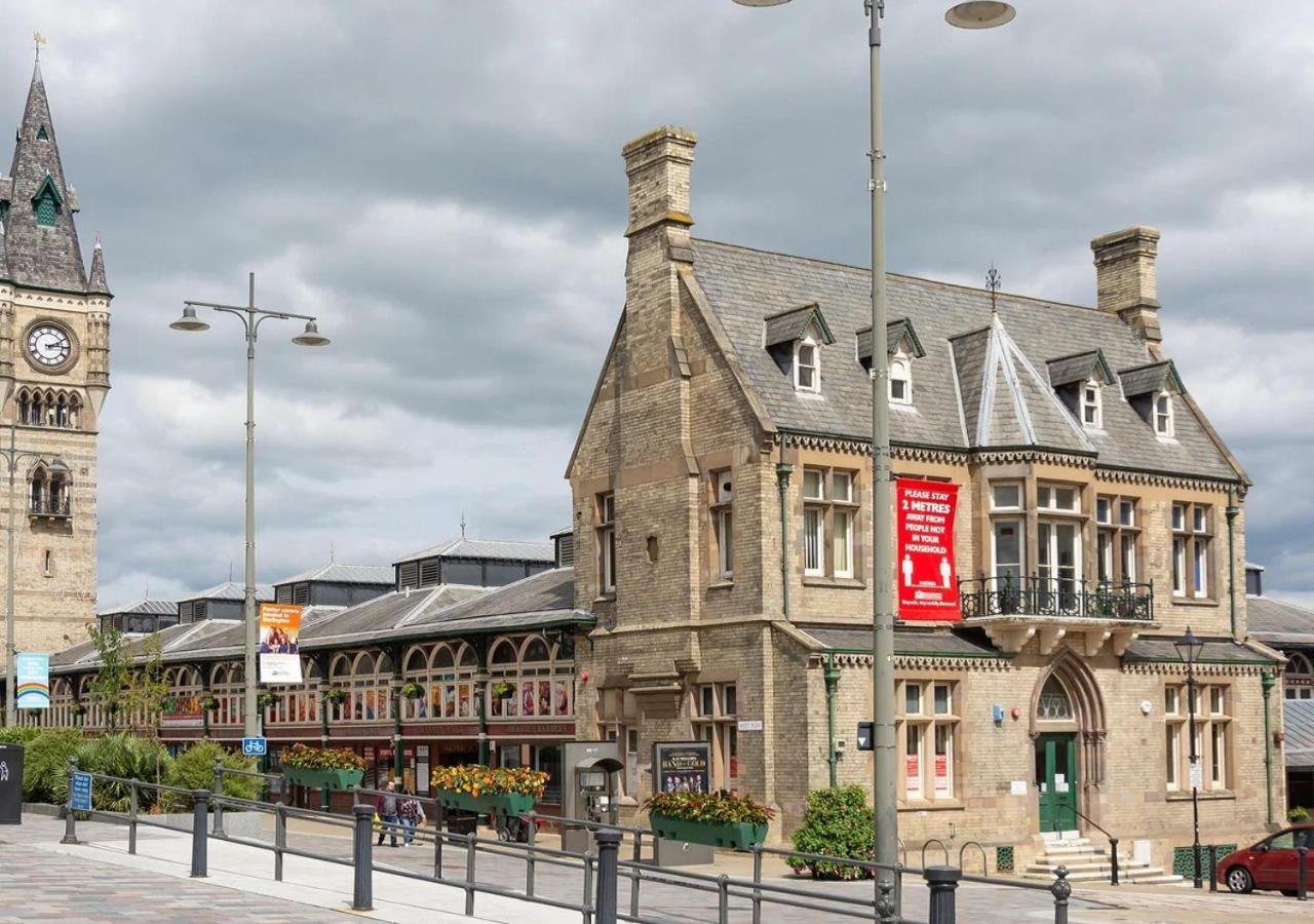 Apartment 1 Exquisite Two King Bedroom With En Suites - Close To The Town Centre, Rail, Airport And Theatre Darlington  Extérieur photo