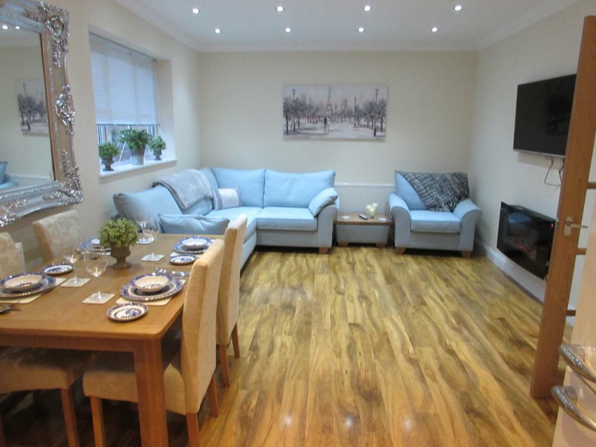 Apartment 1 Exquisite Two King Bedroom With En Suites - Close To The Town Centre, Rail, Airport And Theatre Darlington  Extérieur photo